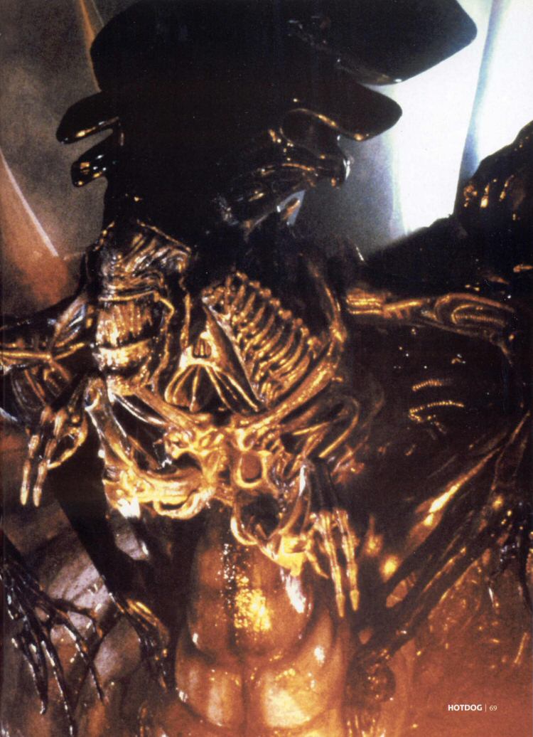 Aliens - Hot Dog Nov 2003 #42 - Mother's Pride - PAGE 3
Keywords: aliens_media;all_media_articles;media_review