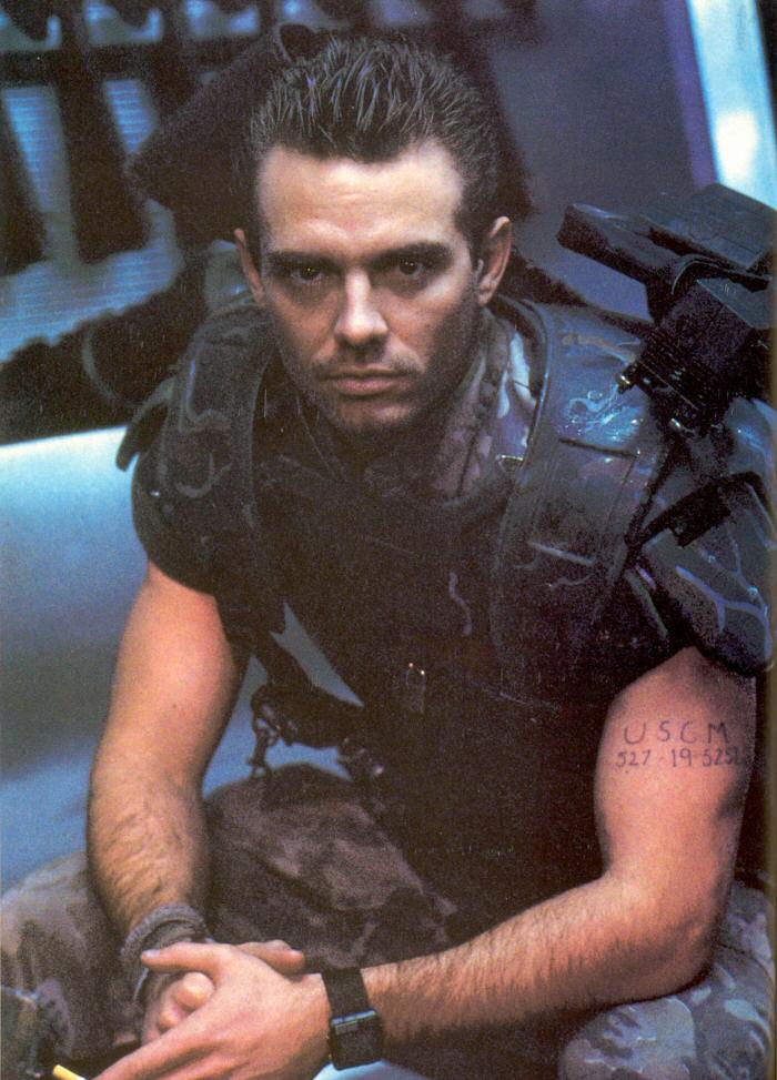 Aliens - Official ALIENS Movie Book - PAGE 1
Keywords: all_media_articles;aliens_media;media_promotion;aliens_img