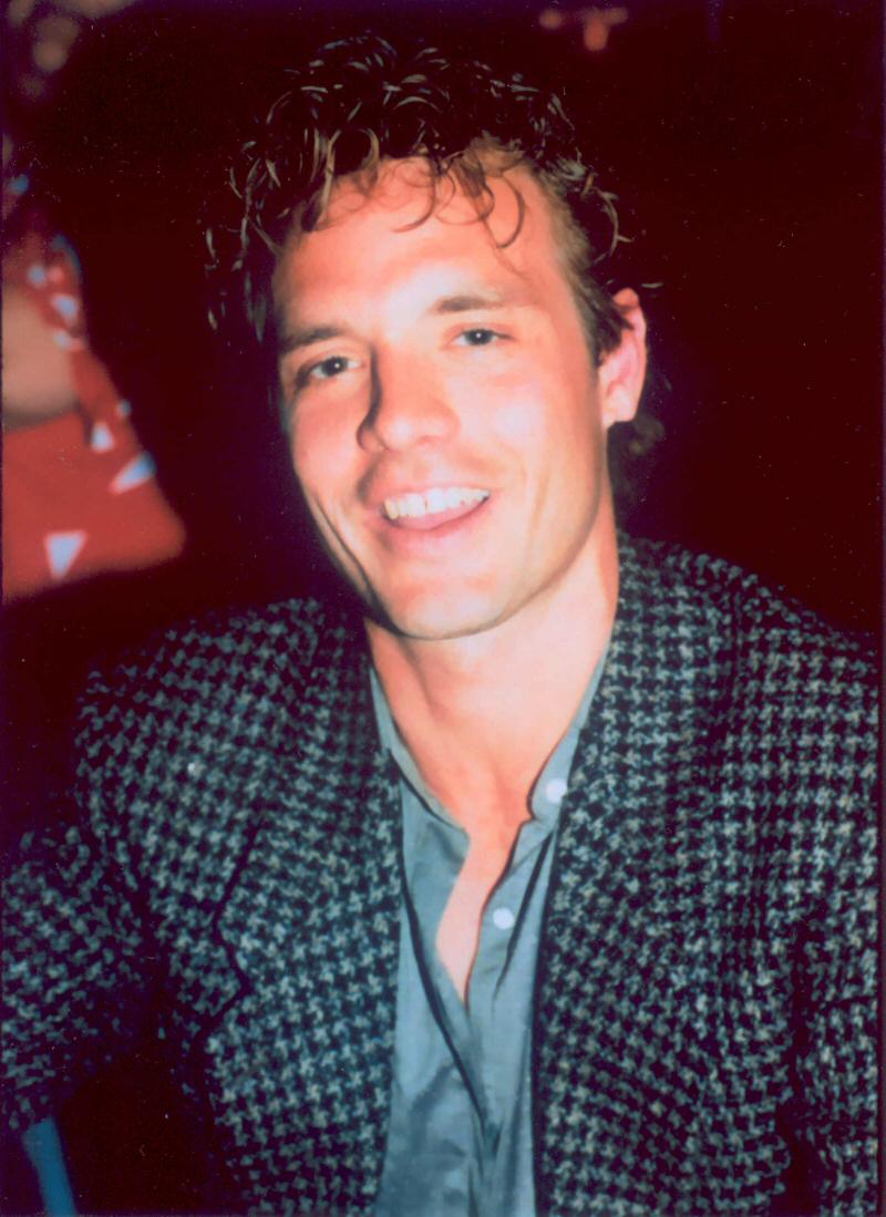 candid041
Keywords: all_mb_images