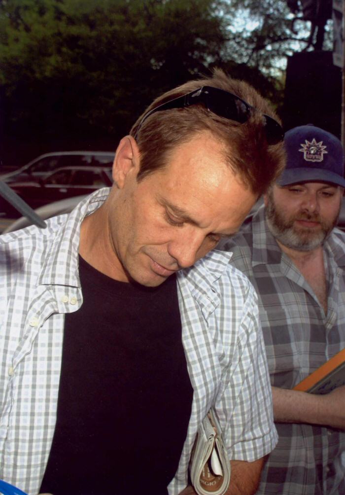 candid065
Keywords: all_mb_images