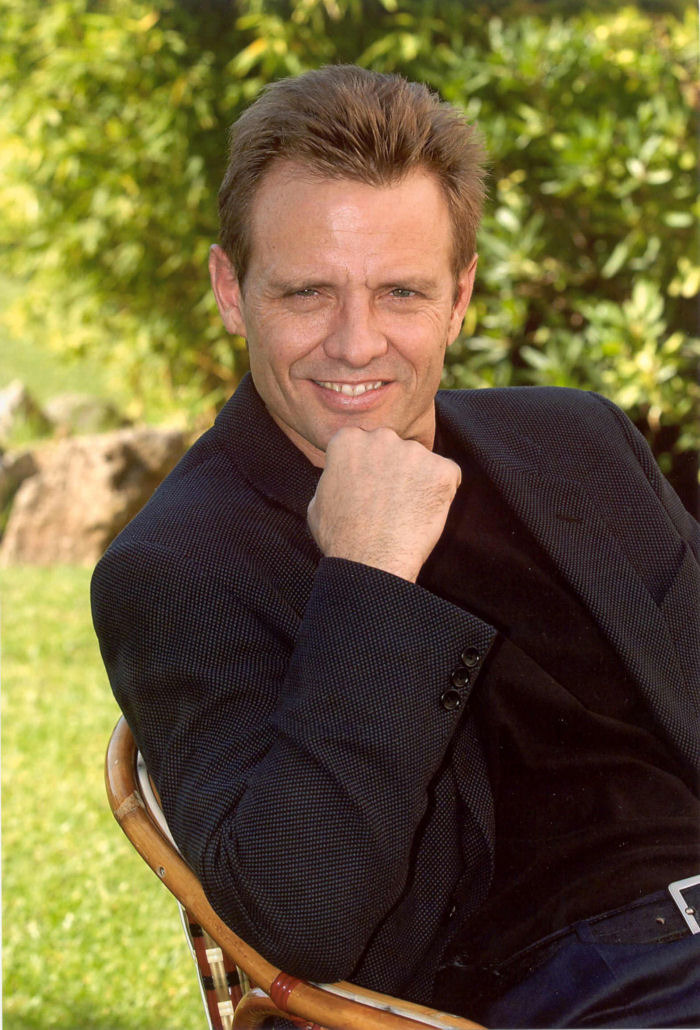 candid071
Keywords: all_mb_images